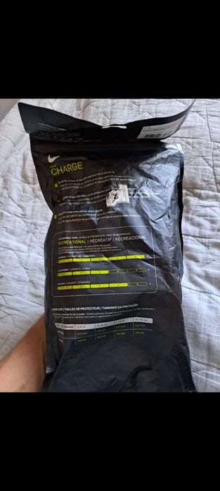 Ochraniacze piłkarskie Nike, nowe