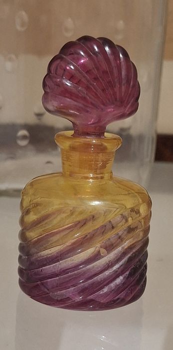 Frasco de perfume em vidro opalino roxo e amarelo déco 1920