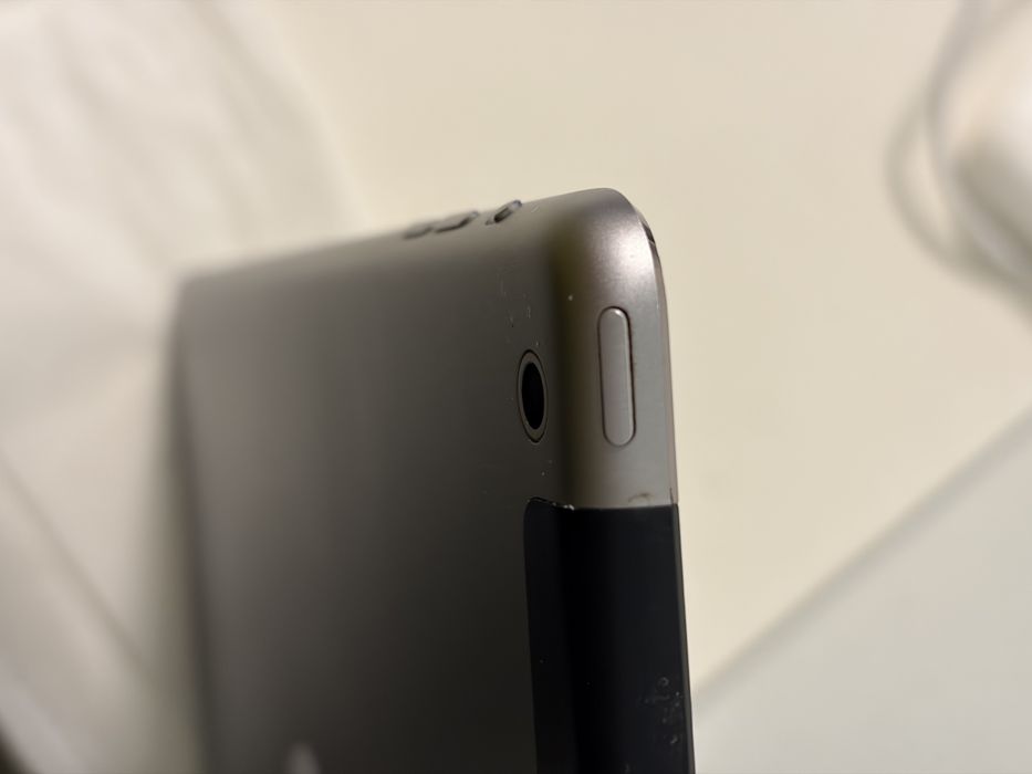 Планшет Apple iPad Air 1  64Gb (A1475) відмінний стан