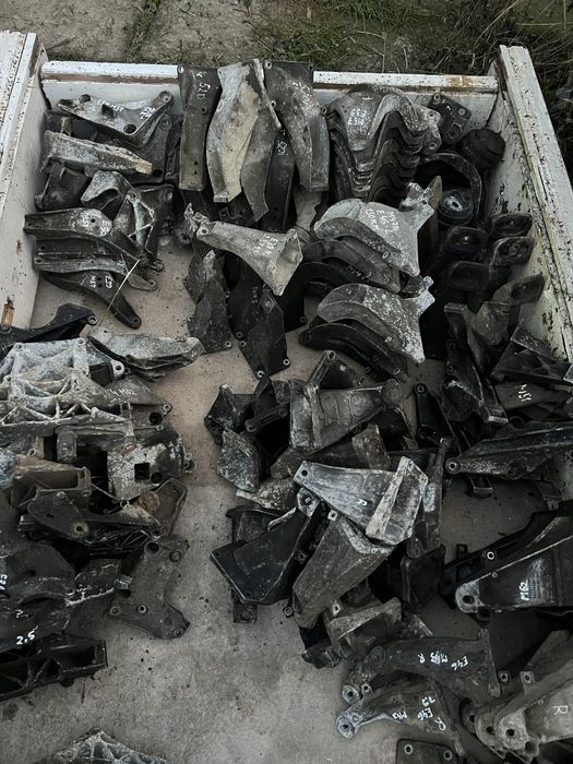 Лапи двигуна кронштейни BMW E39 E53 E46 E36 E38 E36