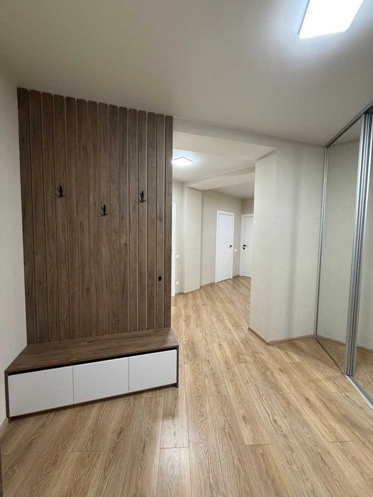 Без%  Продам простору 4х кім кв 125, 5м2  по вул. Вишняківська 13.