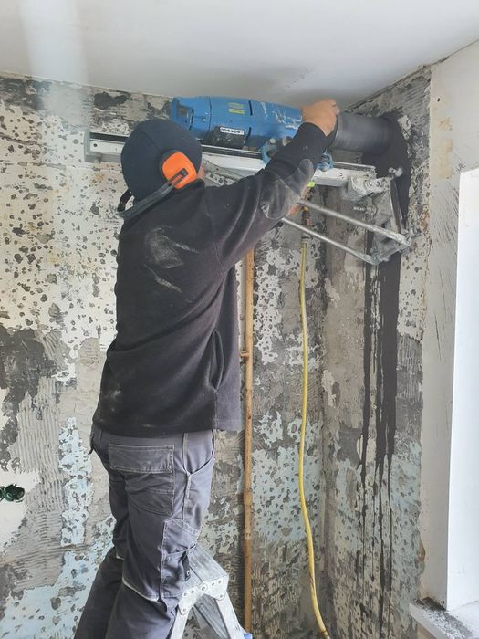 Свирление отверстий под дымоход, вытяжку, рекуператор, вентиляцию.