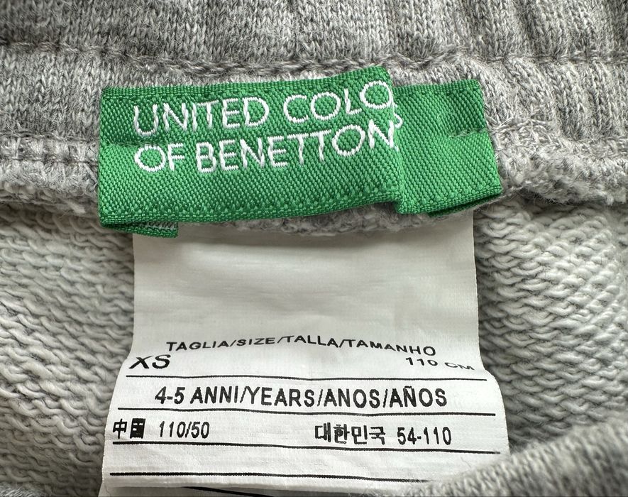 Krótkie spodenki marki BENETTON dla dziewczynki rozm 110 (4-5 lat)