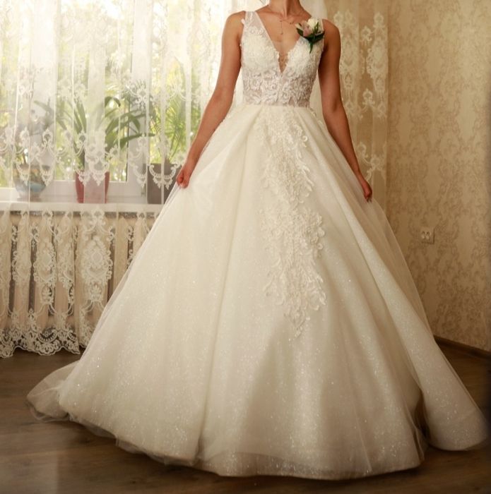 Продам весільну сукню