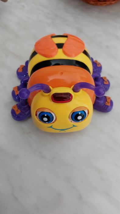 Музична іграшка бджілка