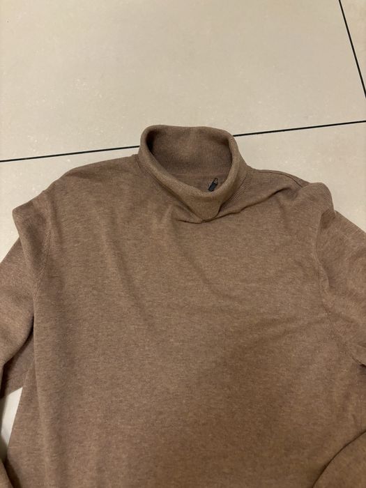 Bezowy karmelowy golf uniwersalny