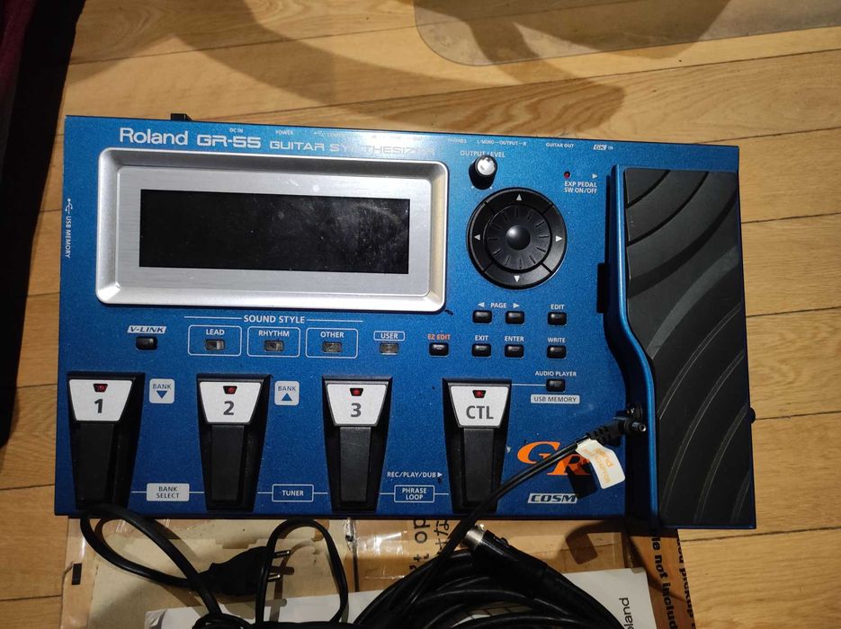 Roland GR55 Pedaleira Midi