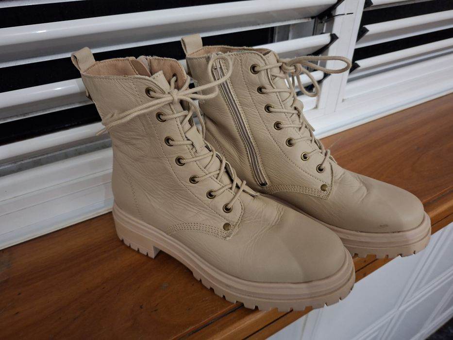 Botas bege nr. 38