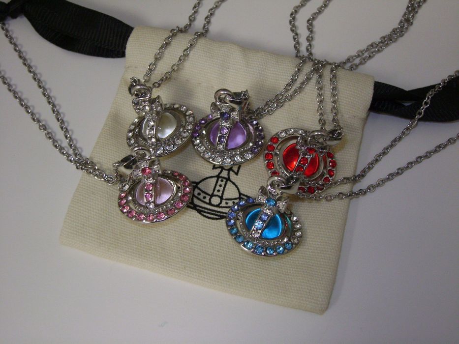 Кулон Vivienne Westwood різних кольорів
