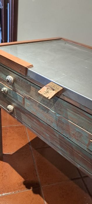 Mesa de Ourives  em perfeito estado