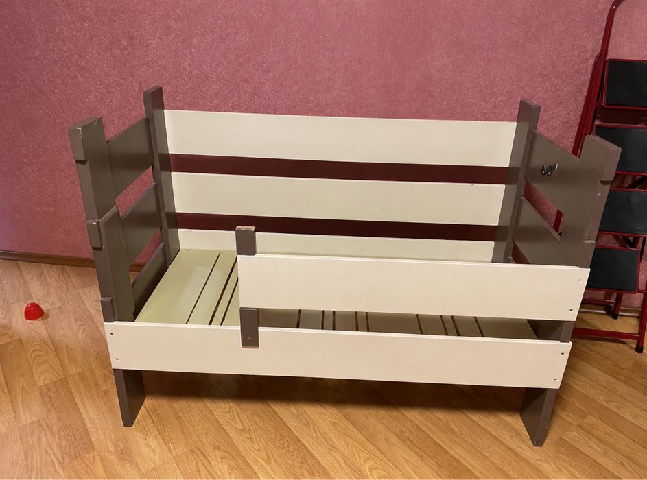 Дитяче ліжко з матрацом