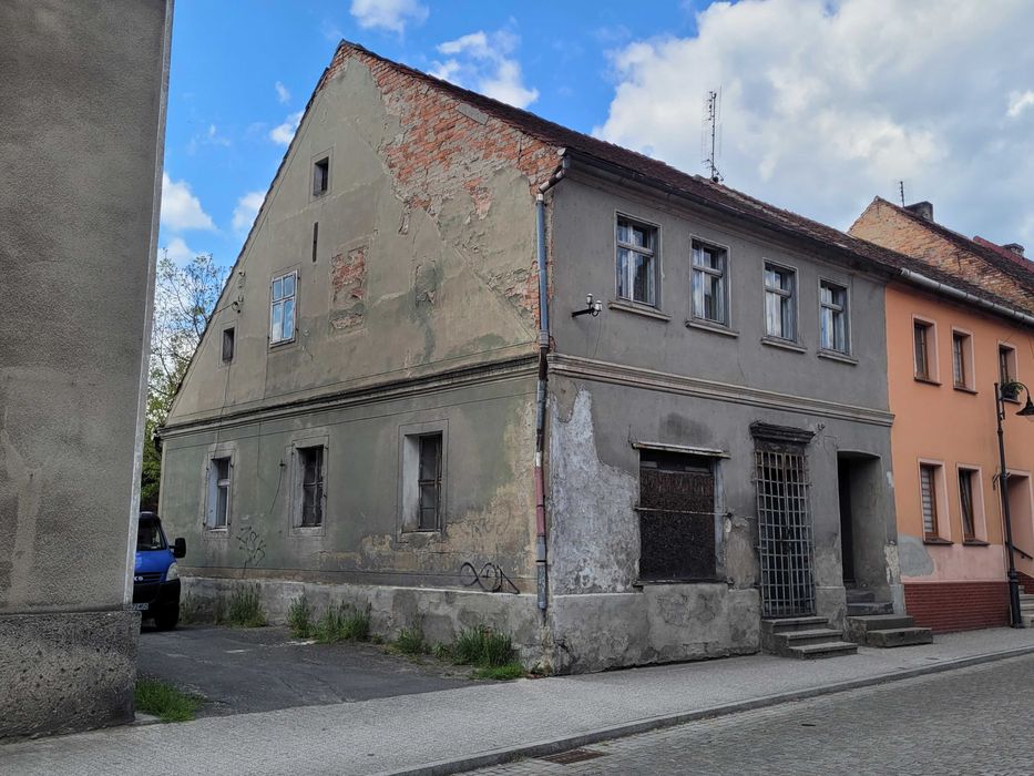 Kamienica 200m2 z działką, budynkami gospodarczymi i pełnymi mediami
