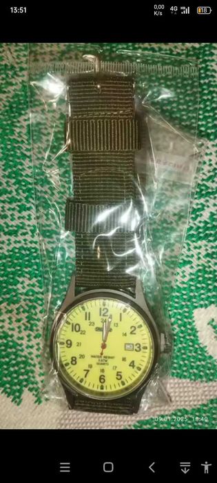 Relógio com calendário á prova de água.