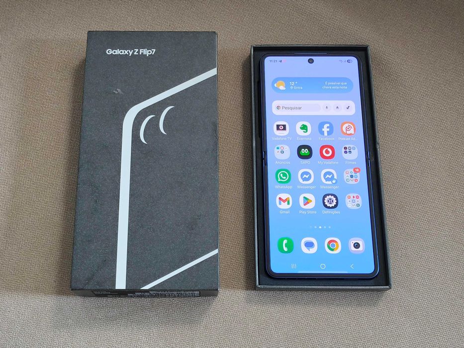 Troco / Vendo - Samsung Z Flip 7 de 512GB/12GB, como novo, fatura, garantia