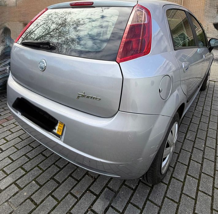 Fiat Grand Punto 2006- Económico e Bem Estimado
