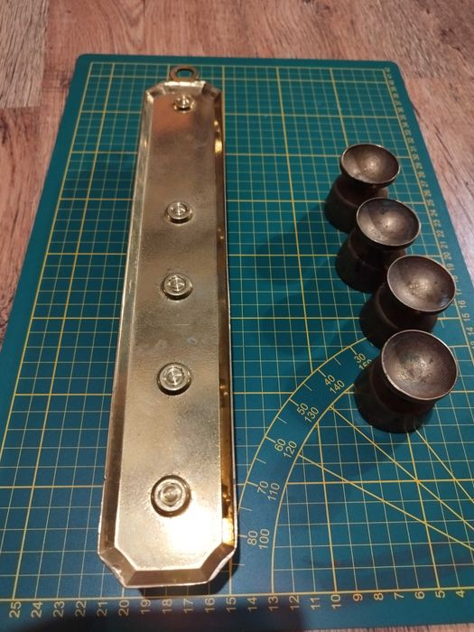 Stary, francuski wieszak na 4 kieliszki na jajka, mosiądz.