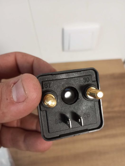 Relé universal WM686