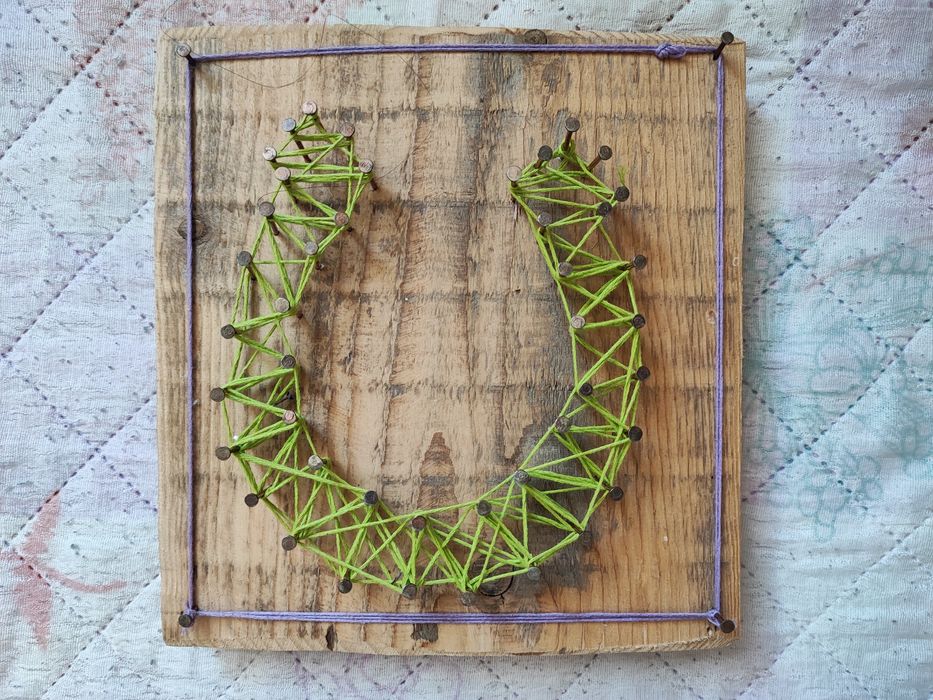 Obraz Na Drewnie z Włóczki Podkowa