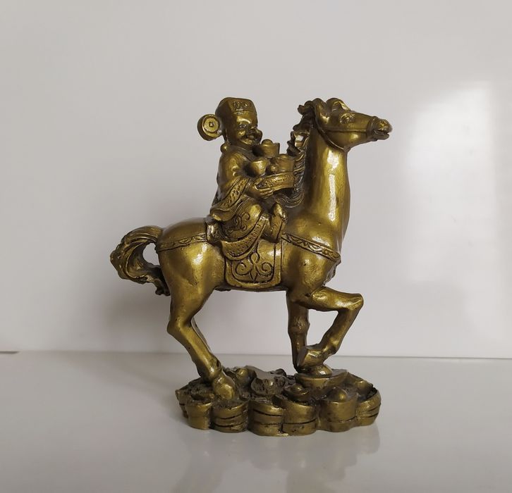 Фигурки, всадник, монахи, львы .