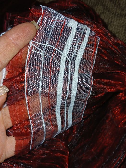 Штора/туль червона в ідеальному стані