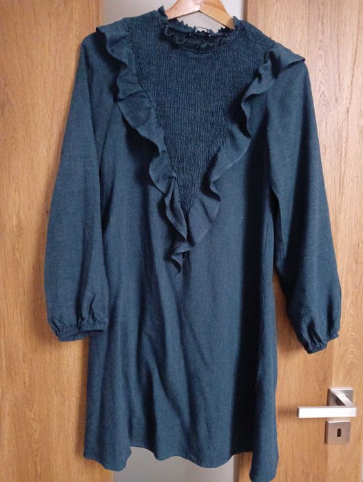 Sukienka z falbanami