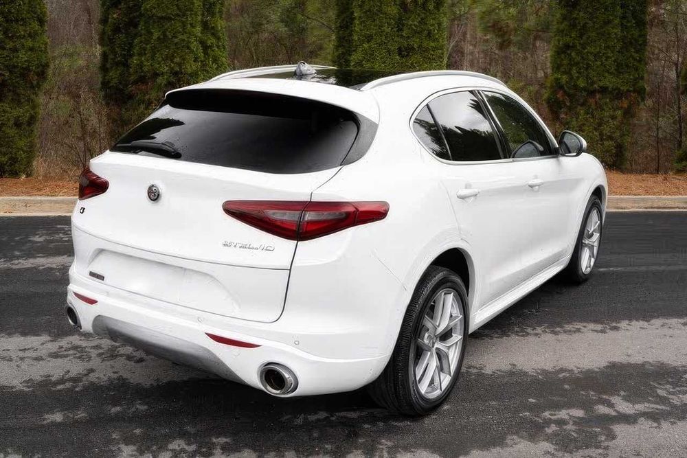 Alfa Romeo Stelvio Veloce      2022