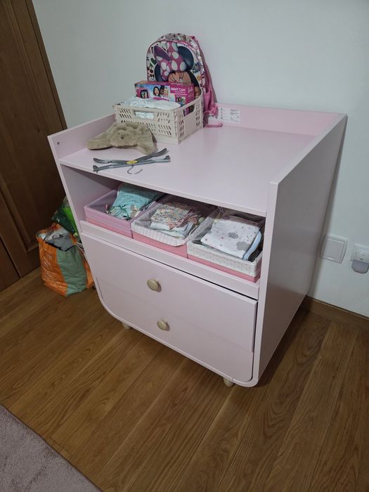 Comoda muda fraldas rosa