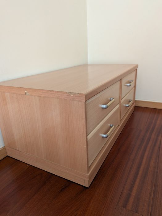 Moveis quarto solteiro. Cama, cómoda, camiseiro