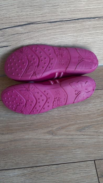 Nowe kapcie Viggami rozm 36 jak 34 długość wkładki ok 22