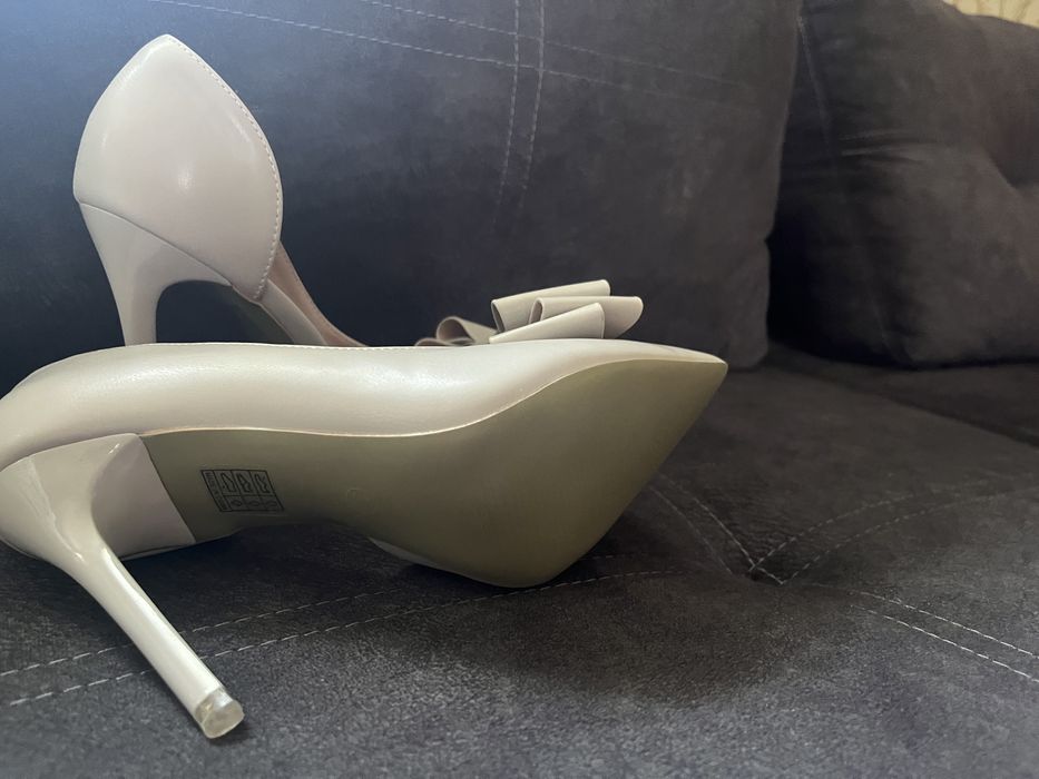 Продам туфлі