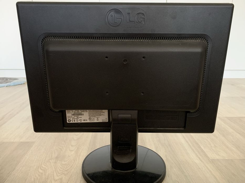 Монитор LG Flatron W1942S / 19" (1440x900) TN / VGA / VESA 75x75