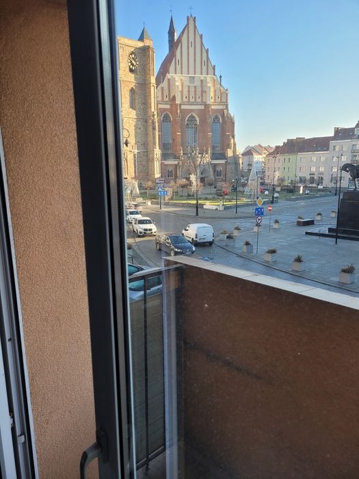 Rynek Nysa ,3 pokoje ,1 piętro ,wszystko jasne