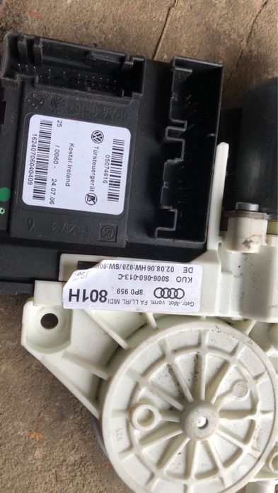 Моторчик стеклопідіймача ауді а3 2006, передній лівий виходить