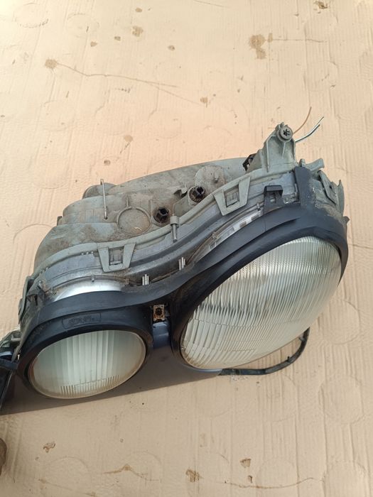 Lampa lewa przednia Mercedes W210