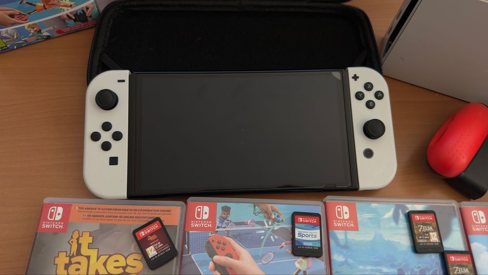 Nintendo Switch OLED Branca + 7 Jogos + Muitos Acessórios – Excelente Estado