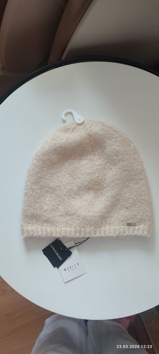 Beżowa/ kremowa damska czapka Mohito