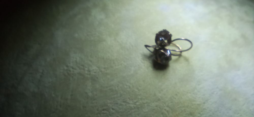 Серьги  с камнем