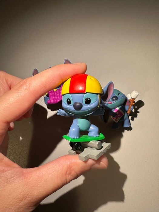 Фігурка-сюрприз у капсулі ананасу Stitch S5 - Стіч