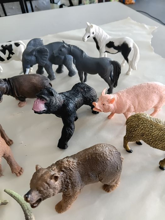 20 figuras de animais de marca com 12 cm(novos)
