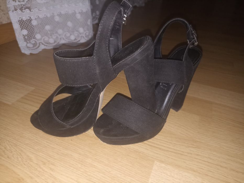Продам босоніжки 36 розмір