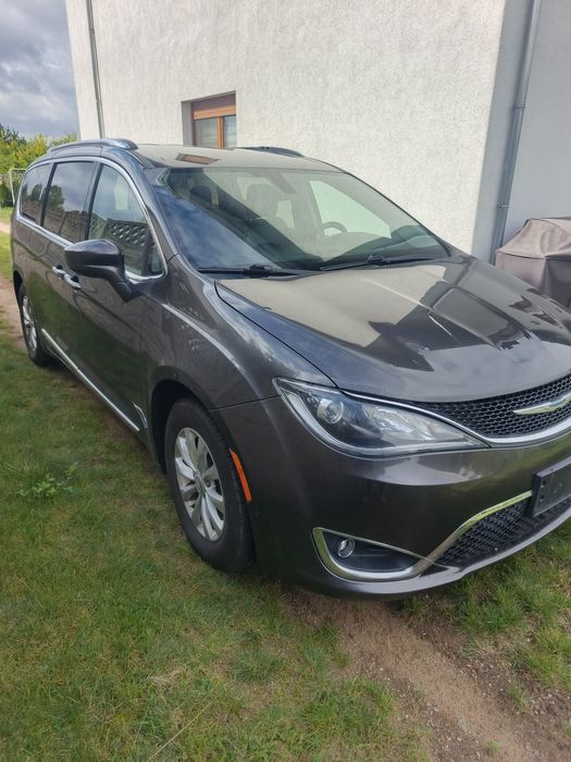 Chrysler Pacifica 2018 rok ,kolor PAU, całe auto na części