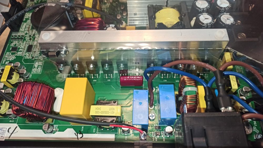 Інвертор гібридний 1кВт під ремонт 12В