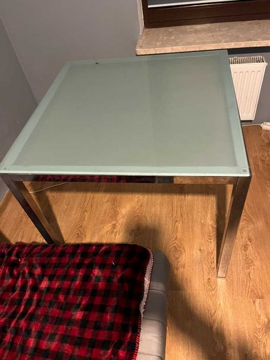 Stół szklany 85×85 cm, metalowe nogi – stabilny, tanio