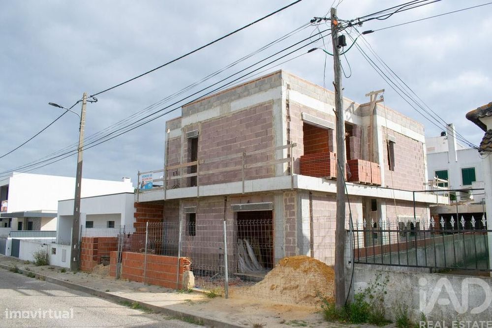 Casa T4 em Amora de 149,00 m2