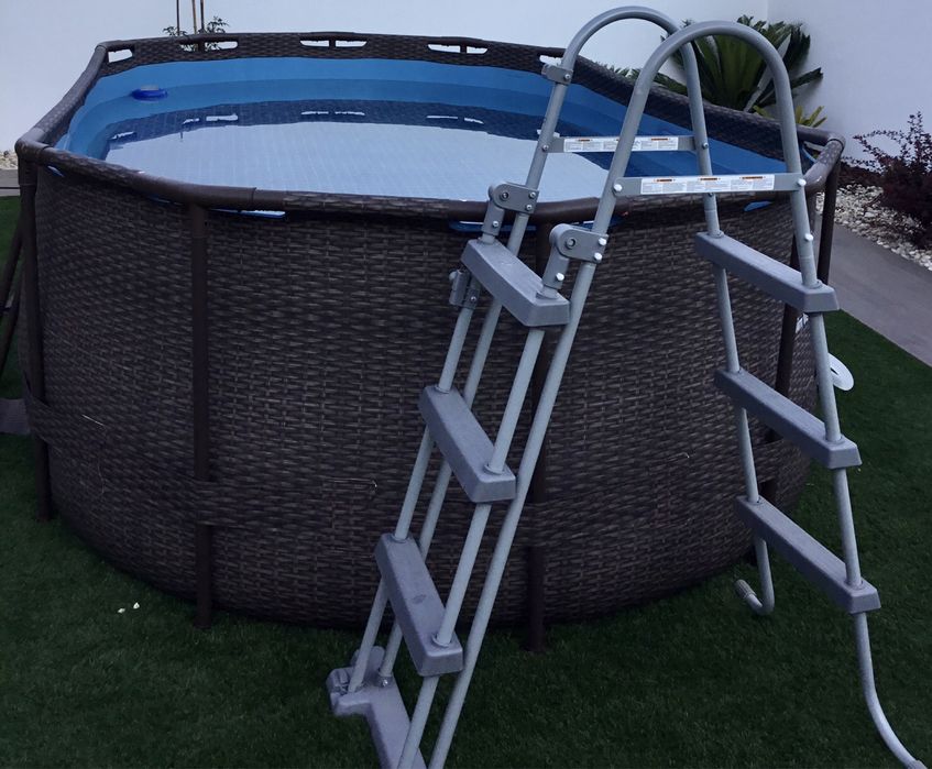 Vendo Piscina Bestway c/ Varios Acessorios Incluidos