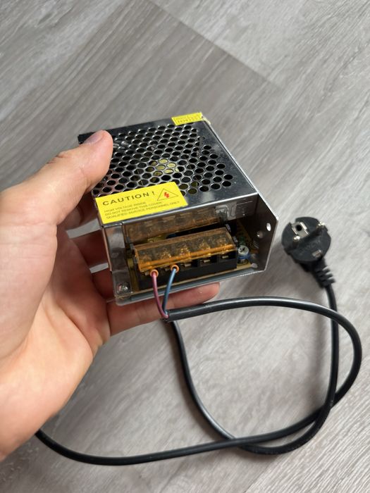 Блок питания 12 вольт 5А новый рабочий