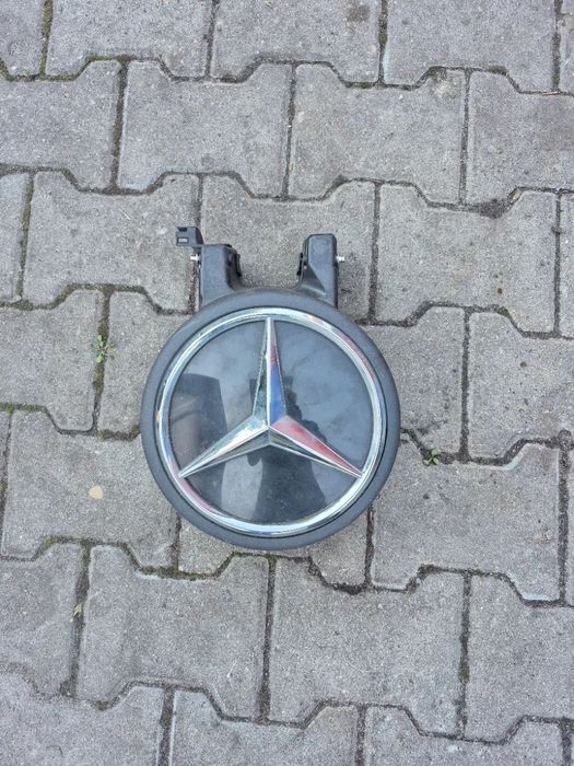 Mercedes W907 klapka ładowania znaczek A0005843815