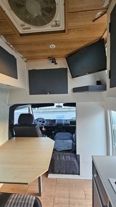 Autocaravana VW LT28 clássica