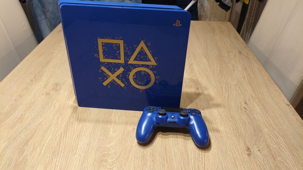 PlayStation 4 Slim 500GB - Days of Play Limited Edition