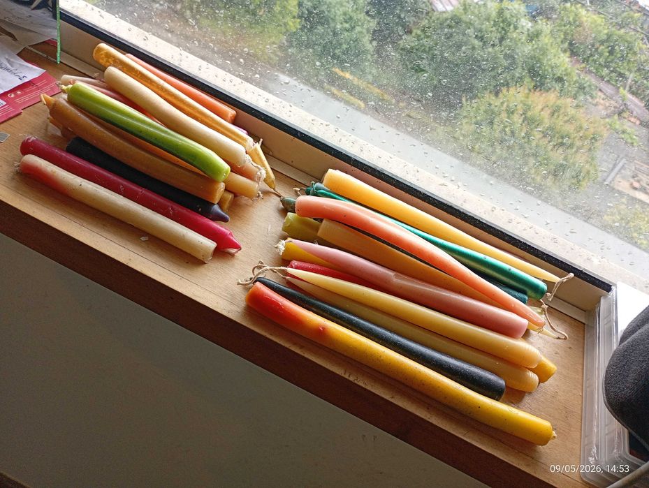 lote de 35 velas coloridas e perfumadas ATENÇÃO LER O ANUNCIO